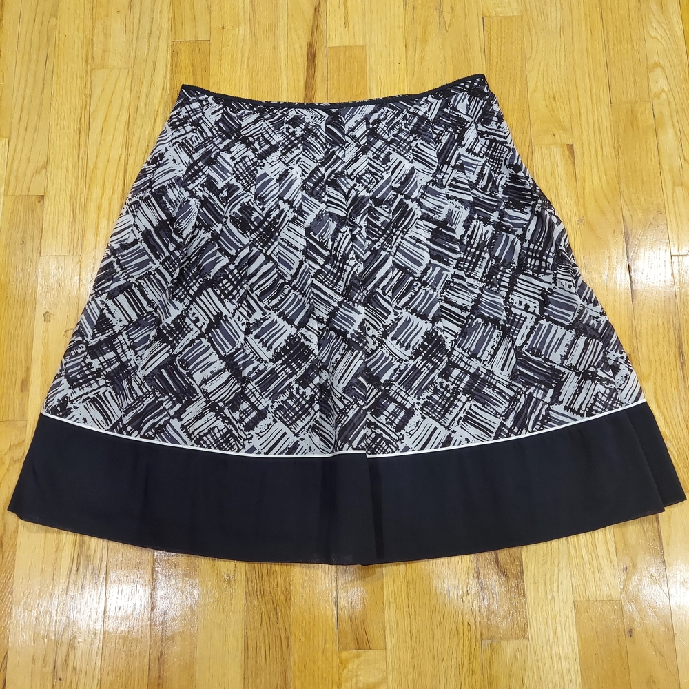 PRE-LOVED Talbots Gray Black Geometric Knee Length Pleate (Size: 14)